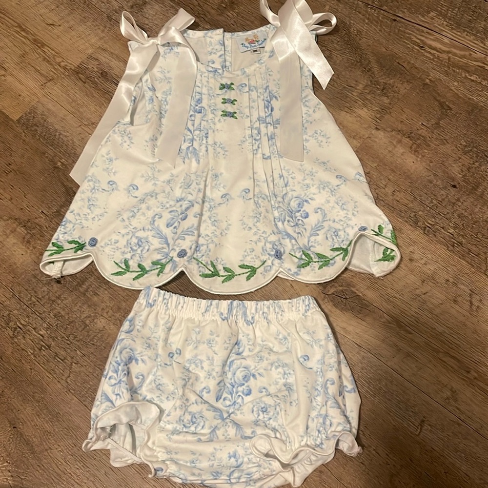 Busy Bees Smocks floral diaper set 9mo